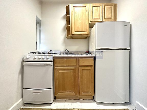 5th image of 936 W End Ave #G8