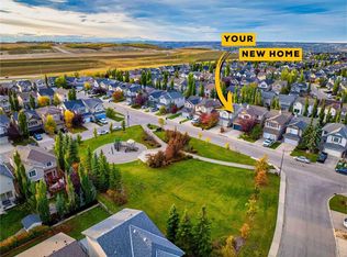 66 S Cougarstone Close SW, Calgary, AB T3H 5J4