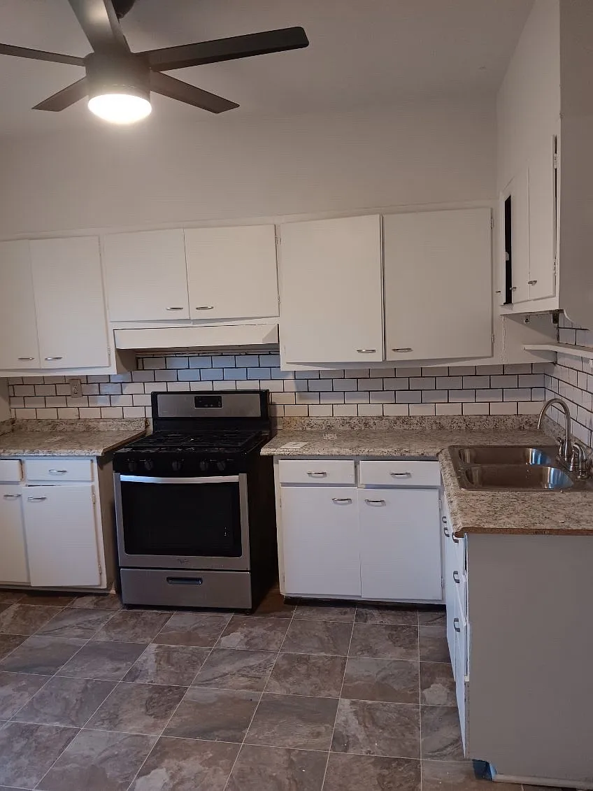 915-917 W Mulberry St — Photo 1