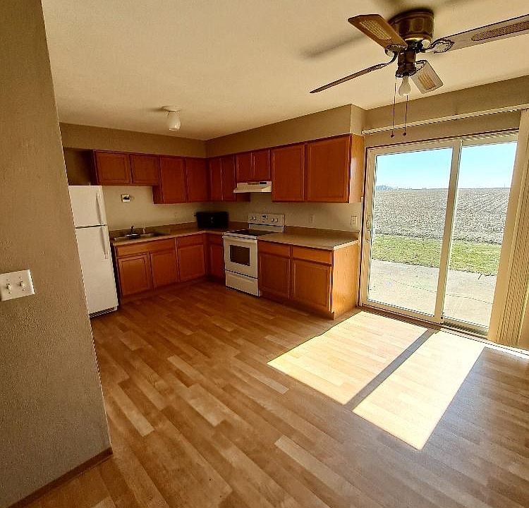 1st image of 8 Sunset Dr APT B