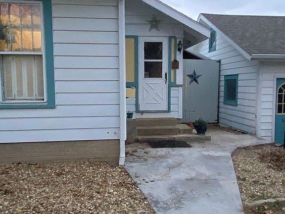 Covered breezeway to garage