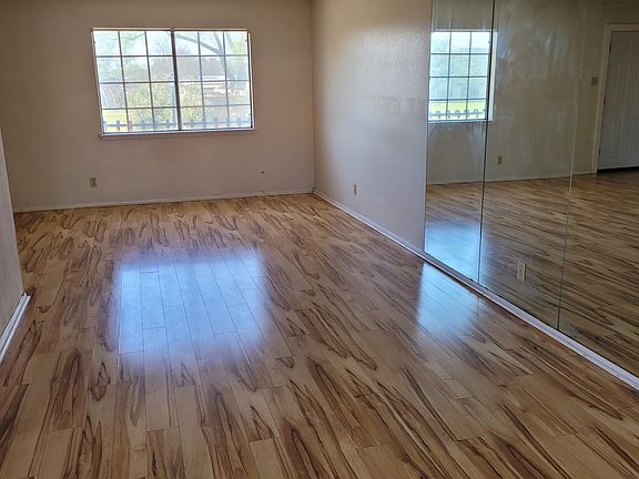 3rd image of 10906 Crown Park