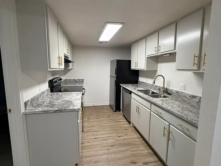 1505 W Pearl St #11 — Photo 5