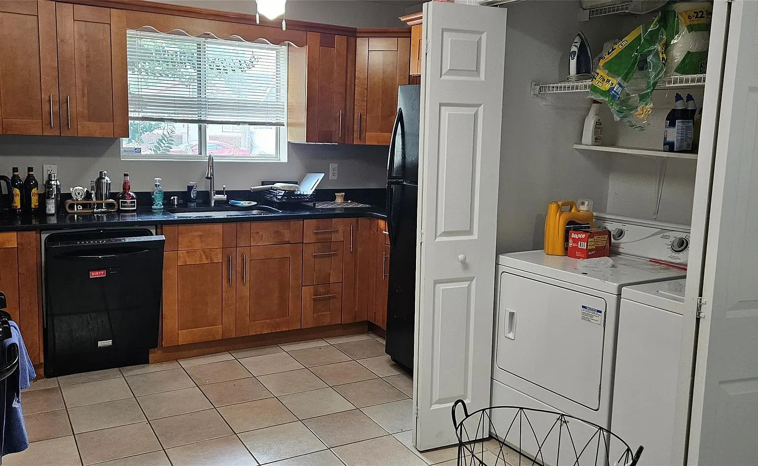 3 bed, 2.0 bath, 2000 sqft, $4,175 — Photo 3