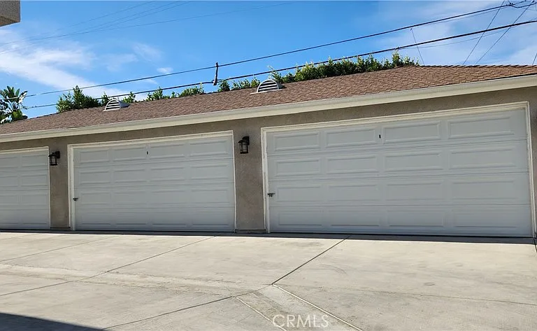 8701 S Van Ness Ave #A — Photo 2