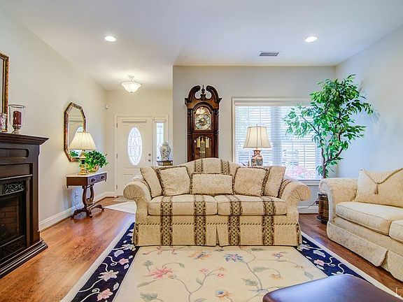 4th image of 1046 Presidents Ln
