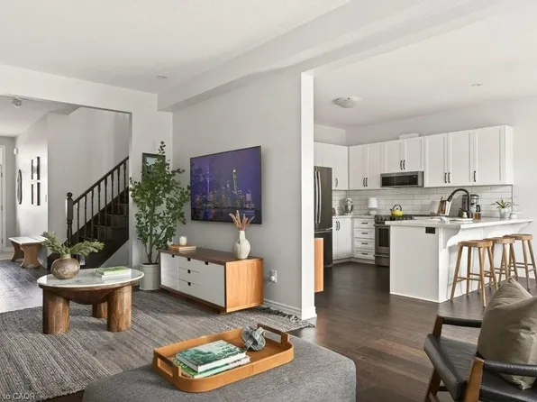 49 Narbonne Cres, Hamilton, ON L8J 0J7