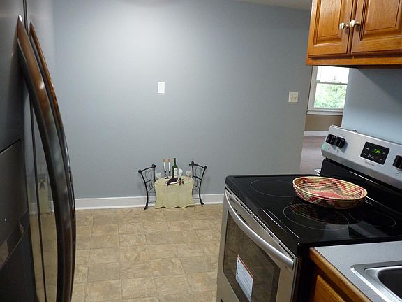 5th image of 105 Evelyn Dr