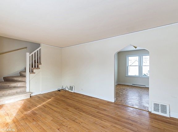 3rd image of 8721 S Utica Ave