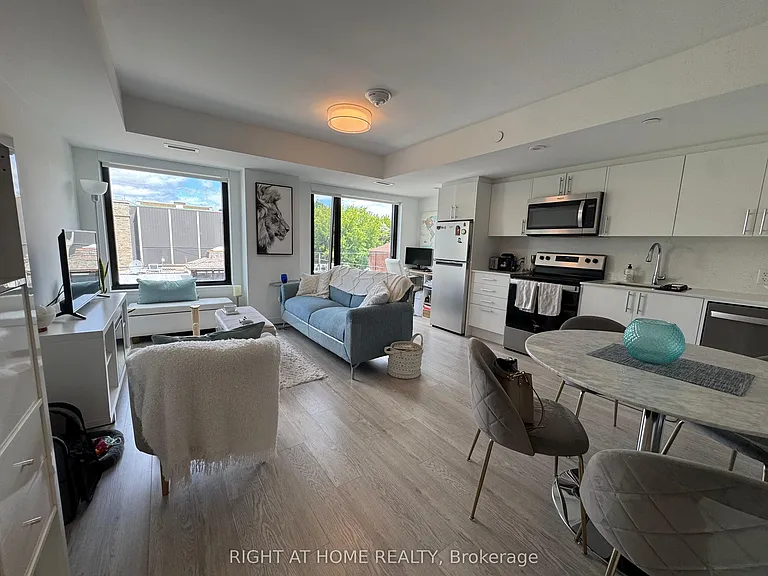 3 Strathgowan Ave #310 — Photo 3