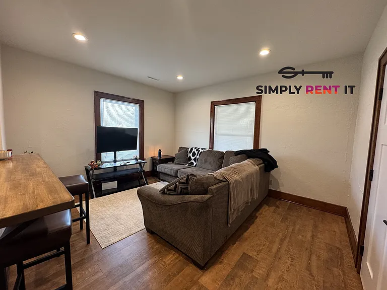 3226 West St — Photo 3