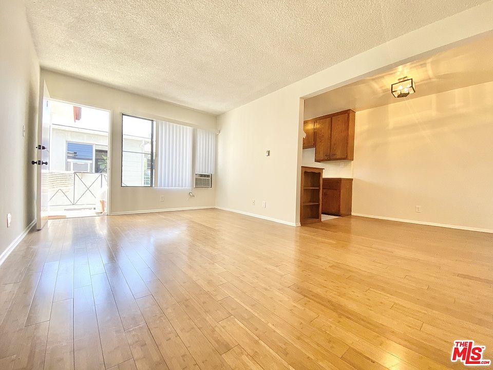 1st image of 2554 N Beachwood Dr #6A