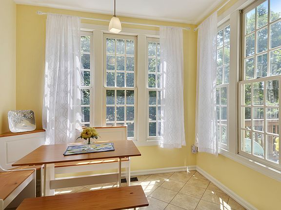 Bright nook/sunroom bumpout