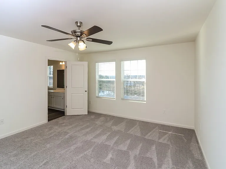 136 Hargrave Ave — Photo 11