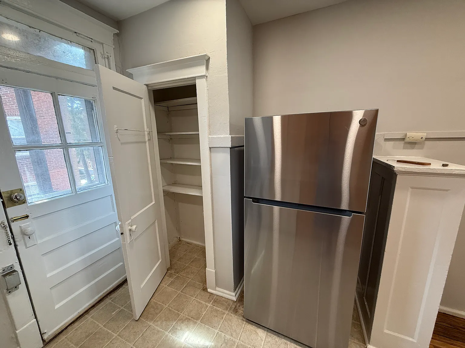 1 bed, 800 sqft, $1,200 — Photo 3