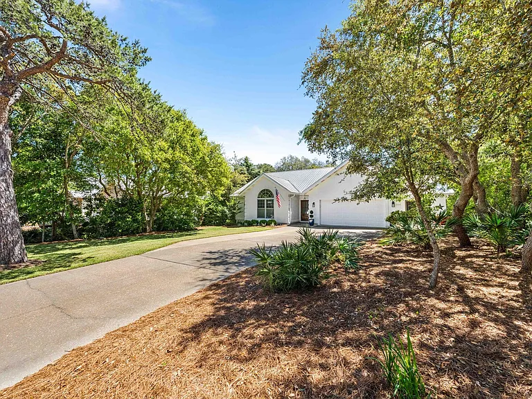 220 Seabreeze Cir — Photo 50