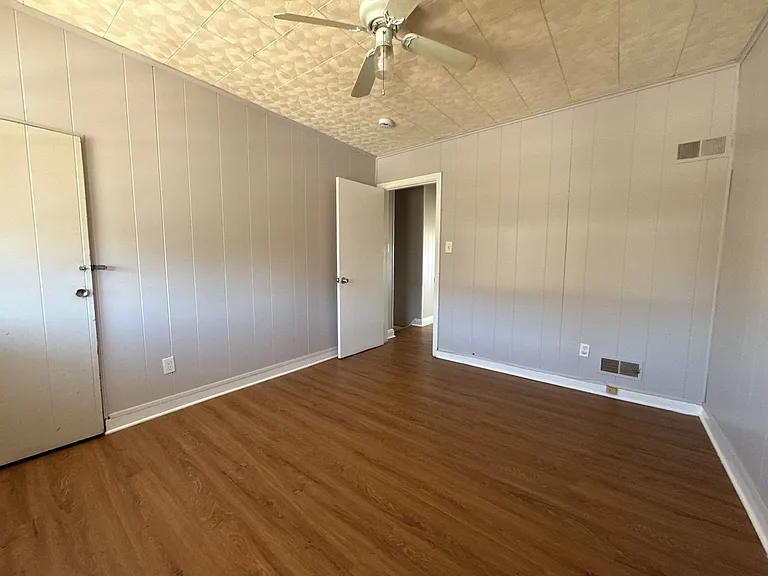 333 N Grantley St — Photo 13