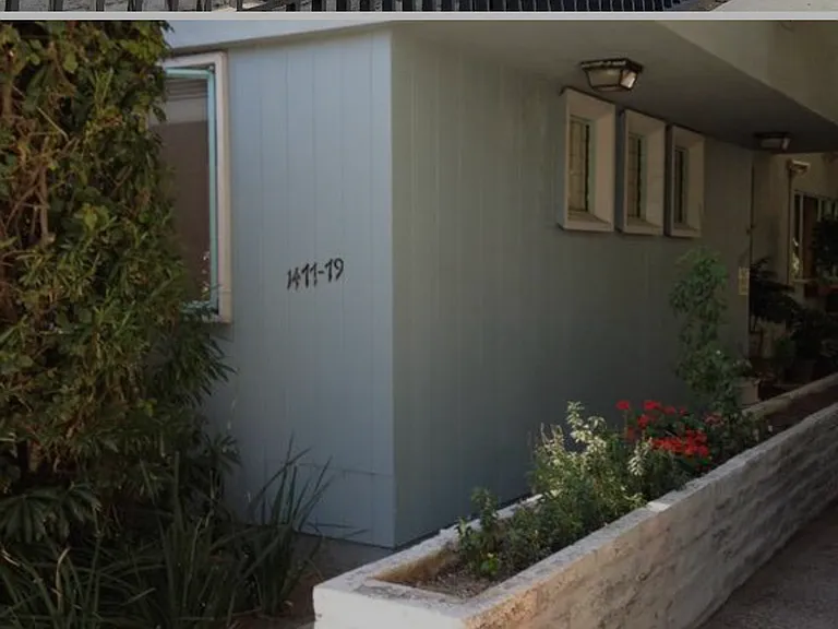 1479 N Havenhurst Dr #2 — Photo 11