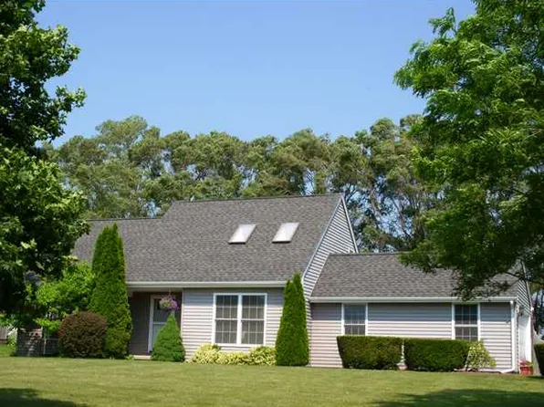 1 Haverhill Dr, Churchville, NY 14428