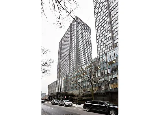 Sold by Warburg | media 6