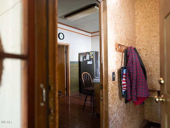 24th image of 731 Holly St