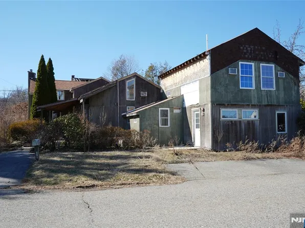 83 Roosevelt Ave, Butler, NJ 07405