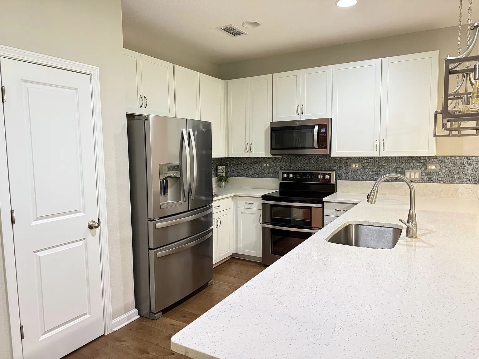3 bed, 2.5 bath, 1750 sqft, $2,450 — Photo 3