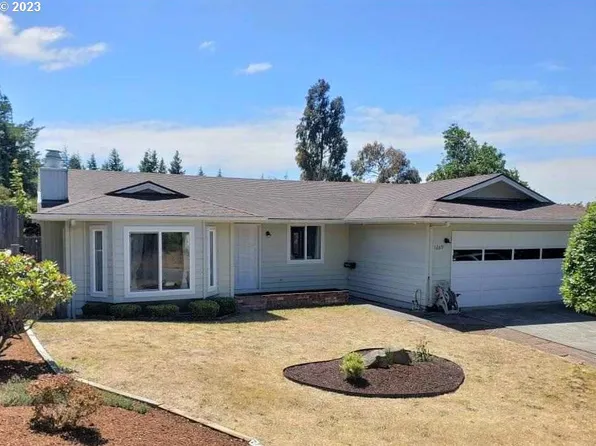 1269 Scott Ln, North Bend, OR 97459