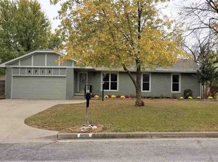 8713 E Chalet Dr, Wichita, KS 67207