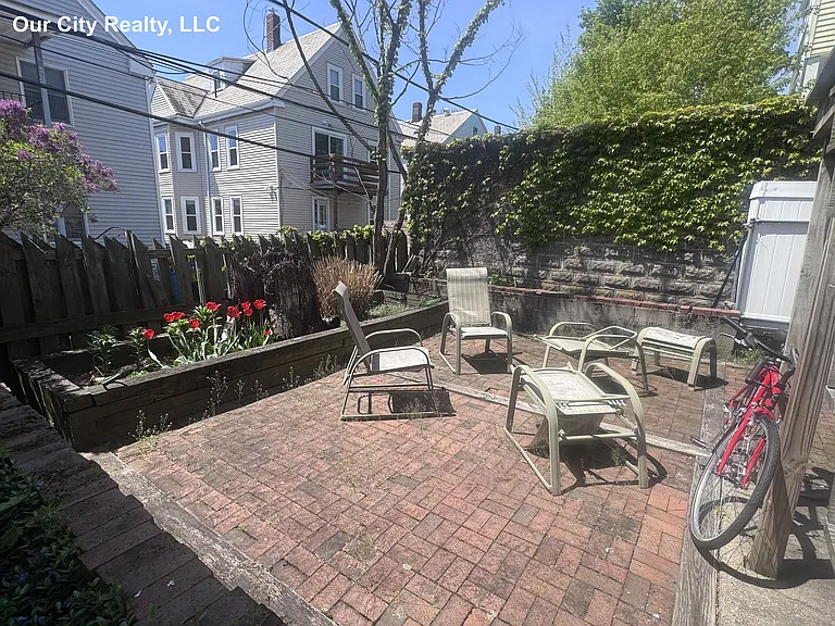 Whitman St — Photo 12