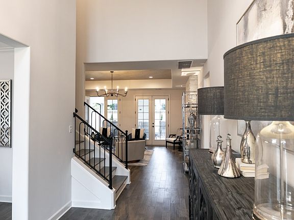 Regency Homebuilders Grays Hollow Designer Model Entry Way