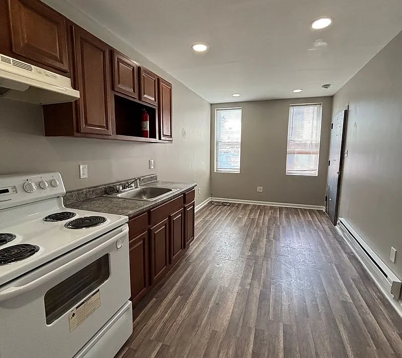 24 E Silver Street