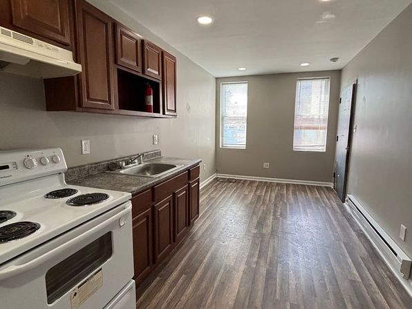 24 E Silver St FLOOR 1