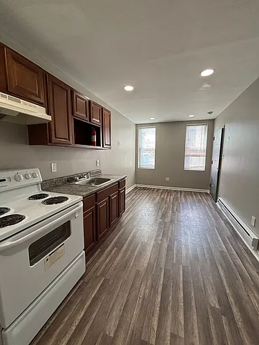 24 E Silver Street Photo 1