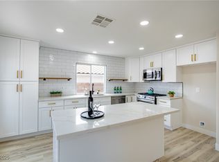 9882 Pioneer Ave, Las Vegas, NV 89117