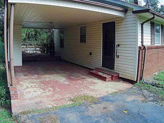 2nd image of 825 Magness Dr
