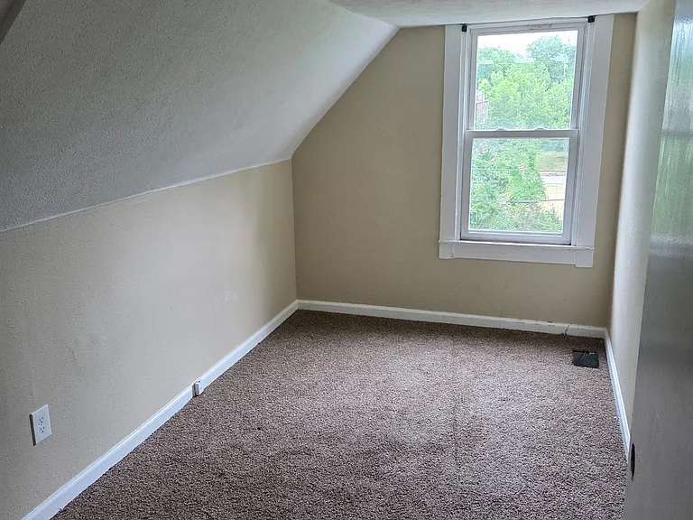 10531 Columbia Ave #7 — Photo 6