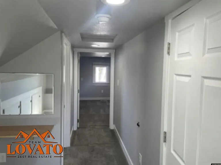 952 S Jackson St — Photo 3
