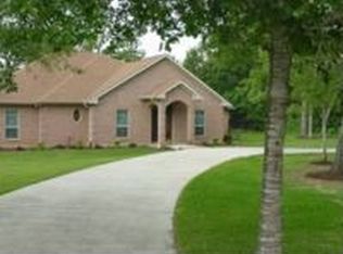 3425 N Briarwood Dr, Brenham, TX 77833