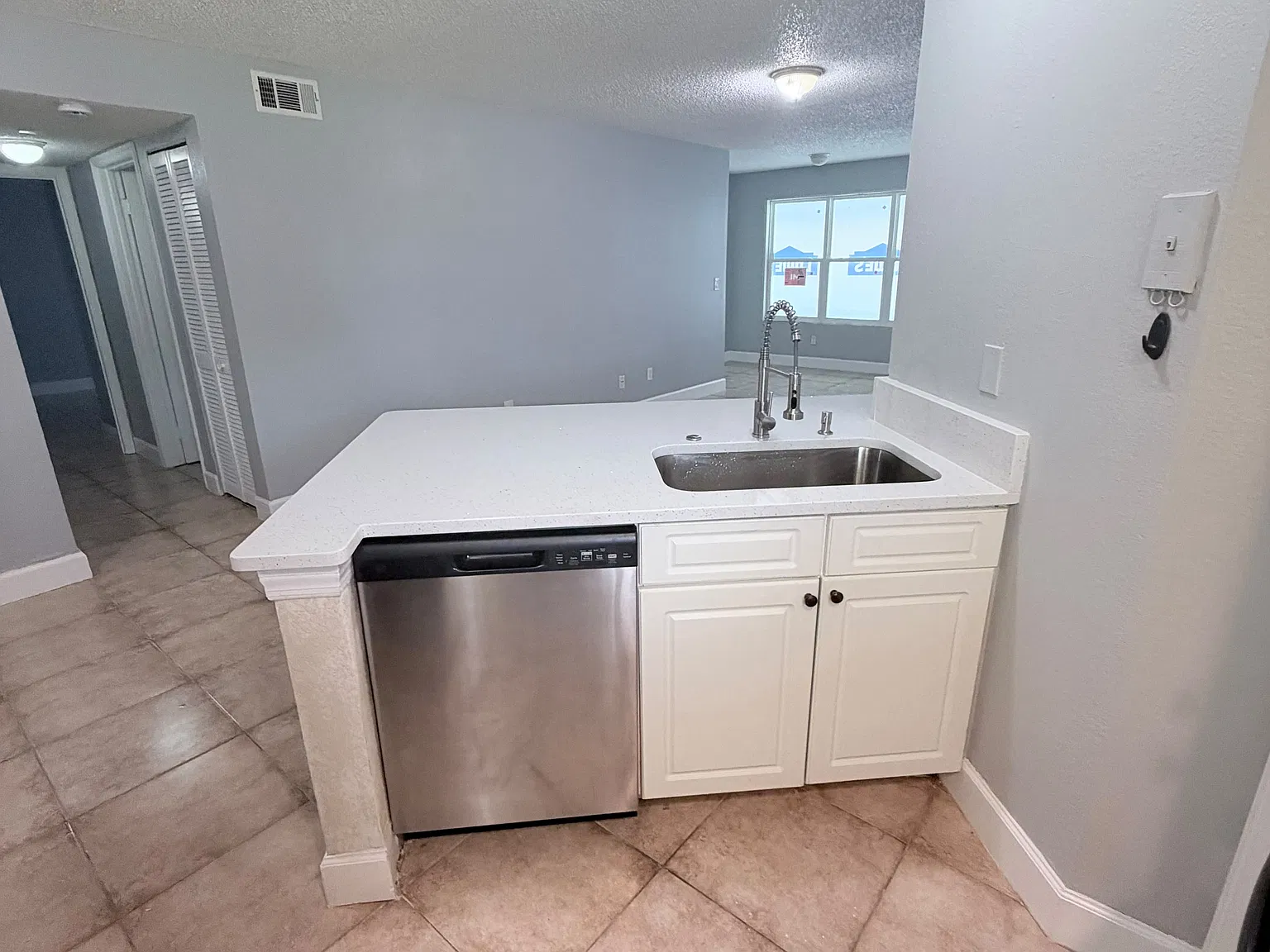 2 bed, 934 sqft, $1,450 — Photo 3