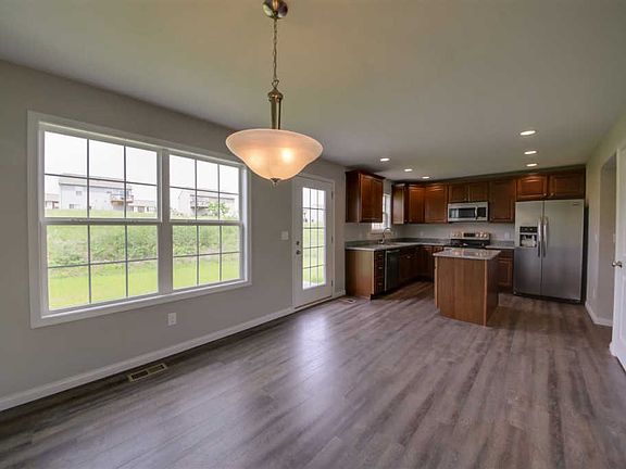 5th image of 444 Lost Creek Dr