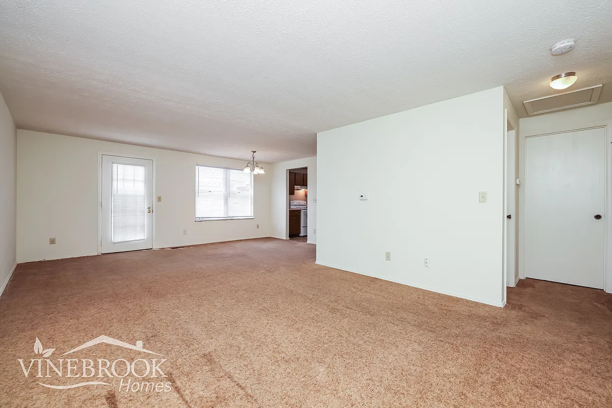 Building Photo - 8680 Belle Chase Dr