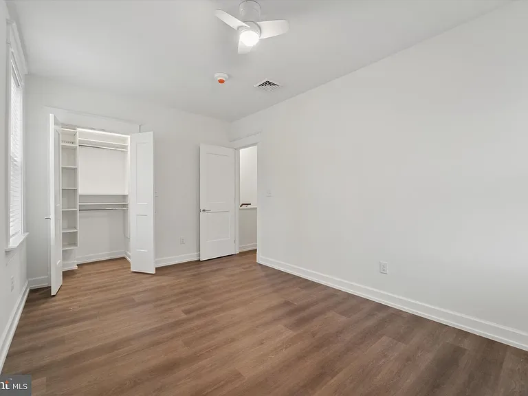 1049 W Lancaster Ave — Photo 13