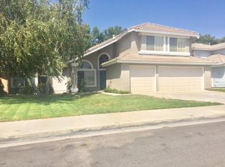 29072 Lake Ridge Ln, Highland, CA 92346