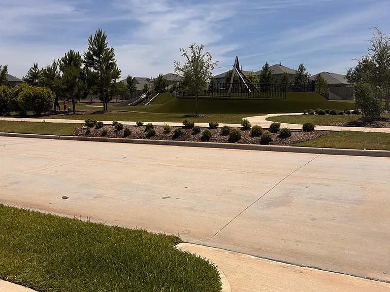 15357 Dapple Bluff Ln — Photo 22