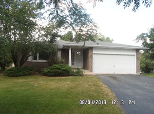 4 Beaver Creek Ct, Bolingbrook, IL 60490