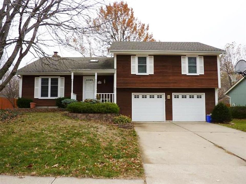 1st image of 613 NE Birchwood Dr