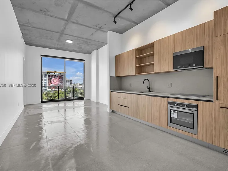 91 NW 27th St #202 — Photo 2