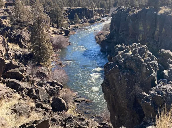 7690 NW Homestead Ct, Redmond, OR 97756