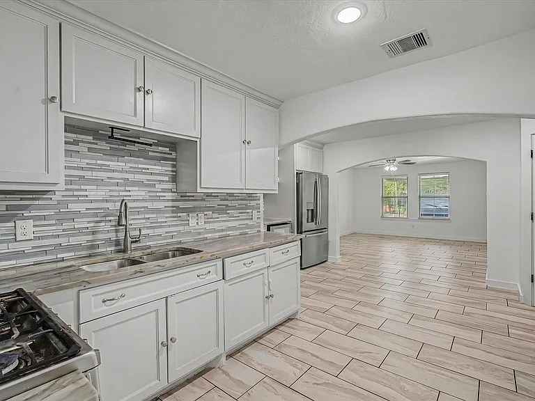 8159 Glenhollow Dr — Photo 11